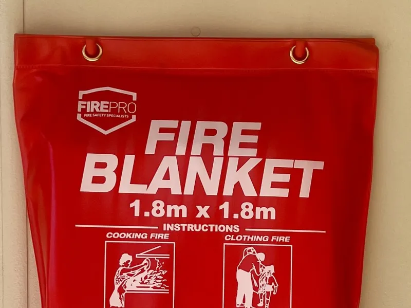 Fire blanket Hanger