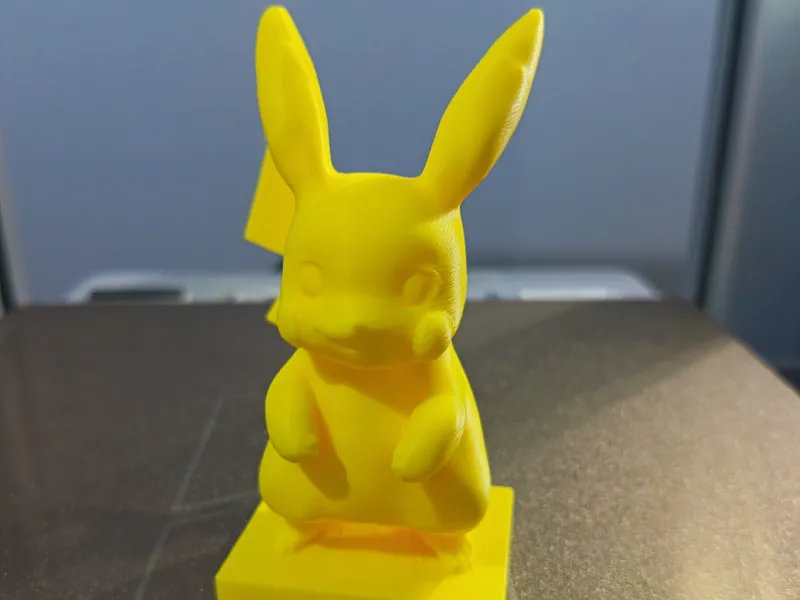 pikachu pokemon statuetta