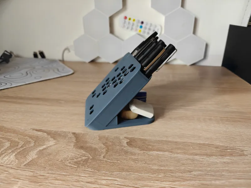 Pen holder