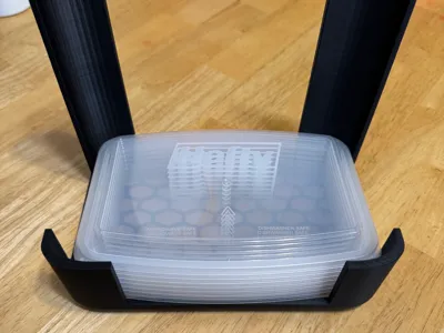 Hefty food storage lid holder