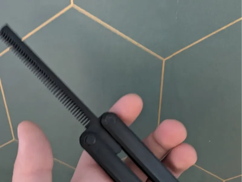 Simple Butterfly Knife Comb