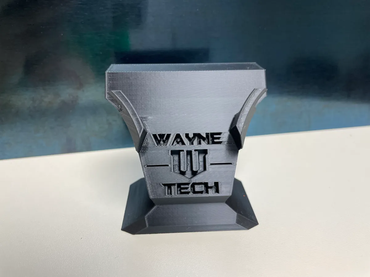 Présentoir Wayne Tech pour batarangs