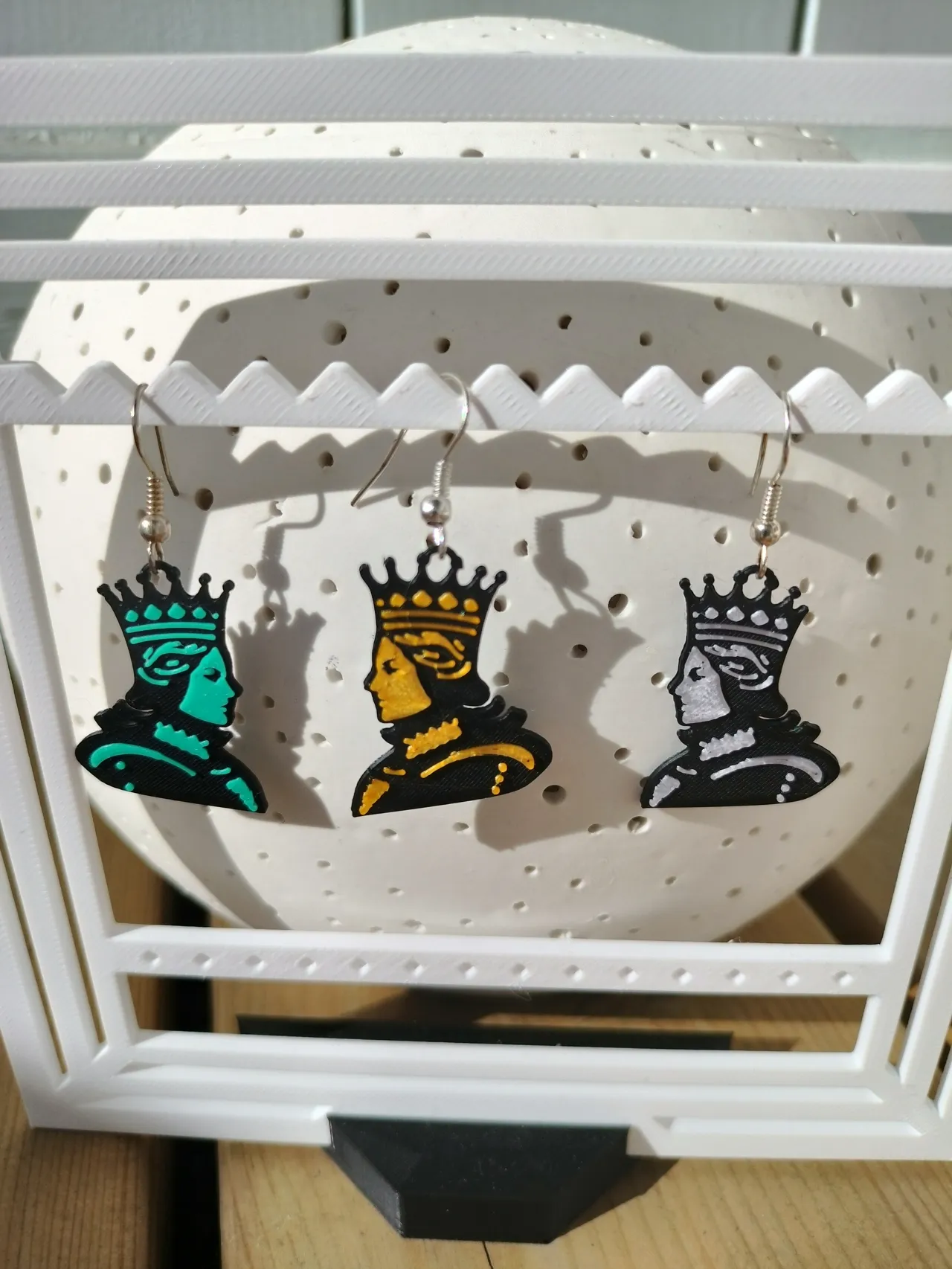 Like a Queen - earrings view 2