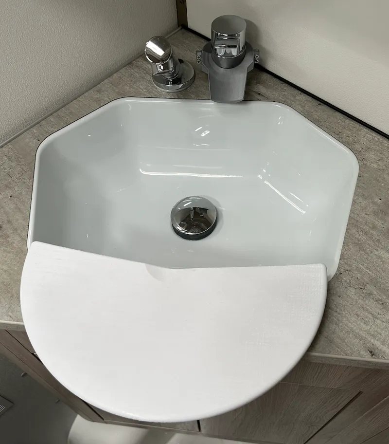 Sink extension for Kabe Royal 560 GLE Caravan