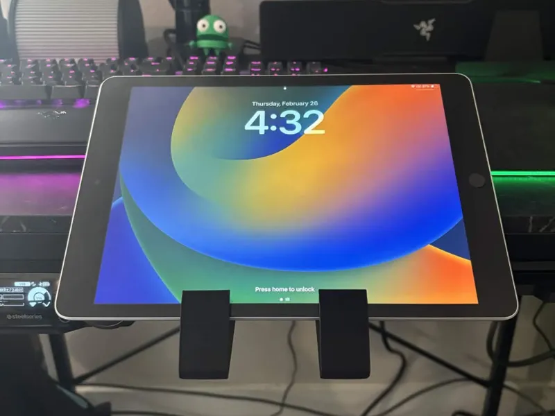 IPAD Desk mount (Supports desk w/ bars underneath)
