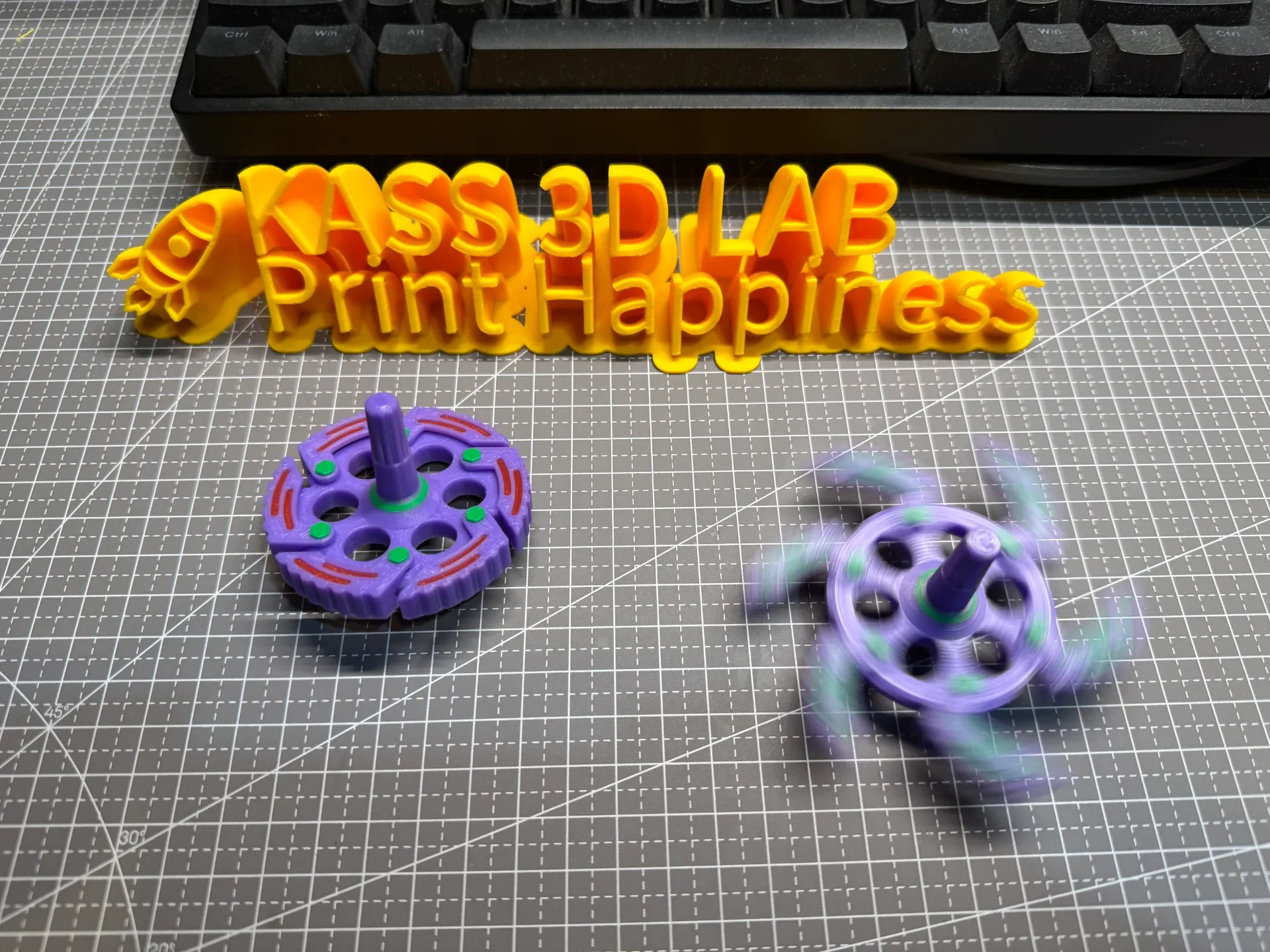 Miniatura 1 do modelo 3D 机甲陀螺【磁暴】解压玩具