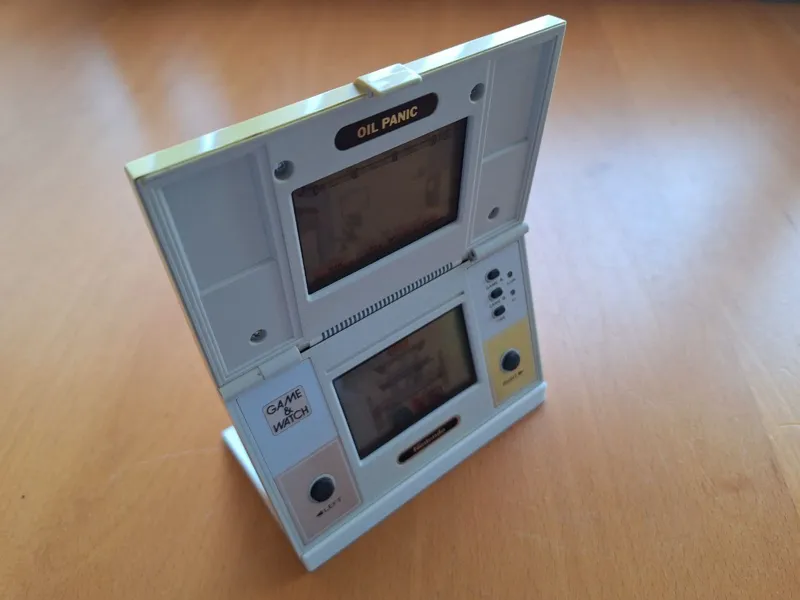 Game&Watch stand (Dual screen Nintendo LCD game)