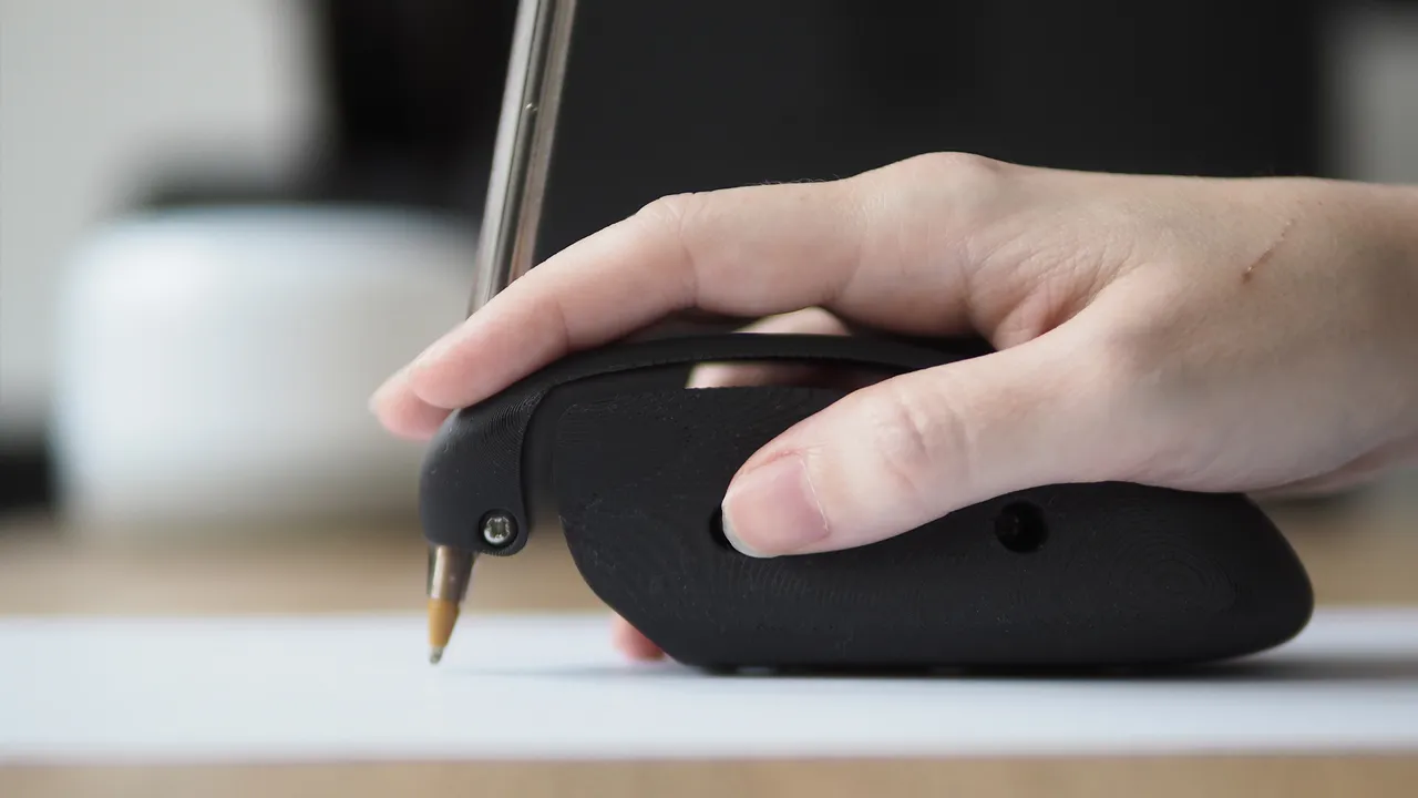 DRAG | Assistive Writing and Drawing Device view 2