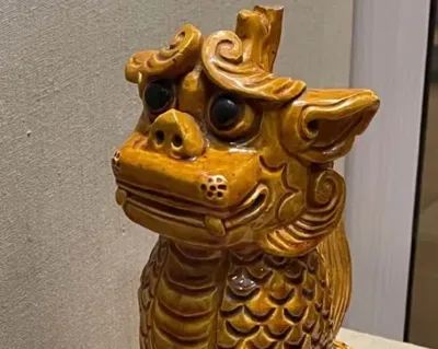 Yellow glazed roof beast keychain