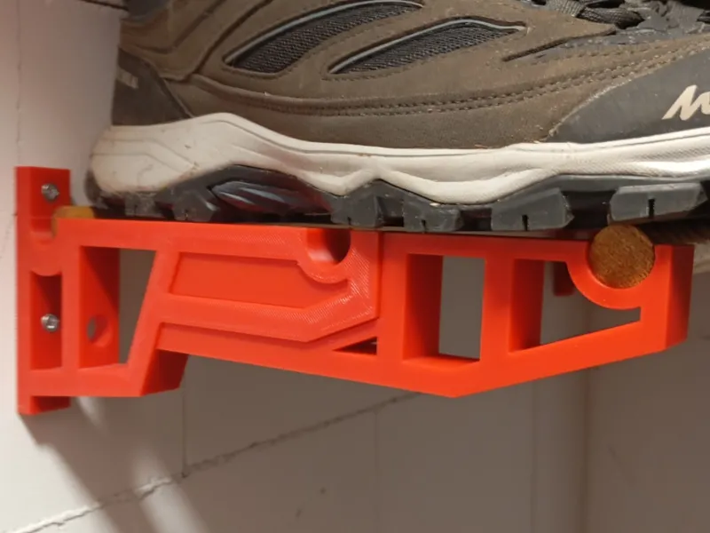 Shelf bracket with extension