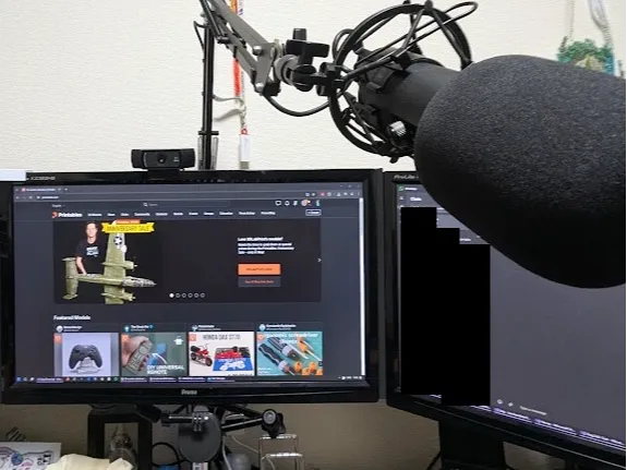 Monitor pole insert for microphone arm
