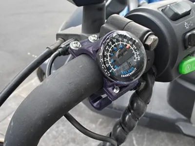 Electric Vehicle Hook with Thermometer - for 27mm Thermometer