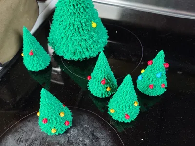 Barbed Decorations "realistic" Christmas trees