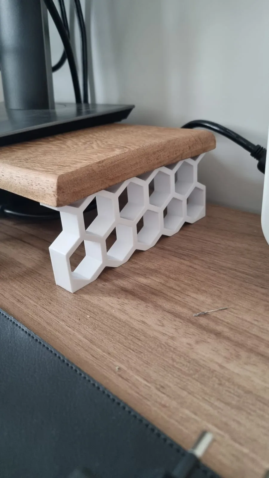 Monitor Stand foot 135x60x15mm - Free 3D Print Model - MakerWorld