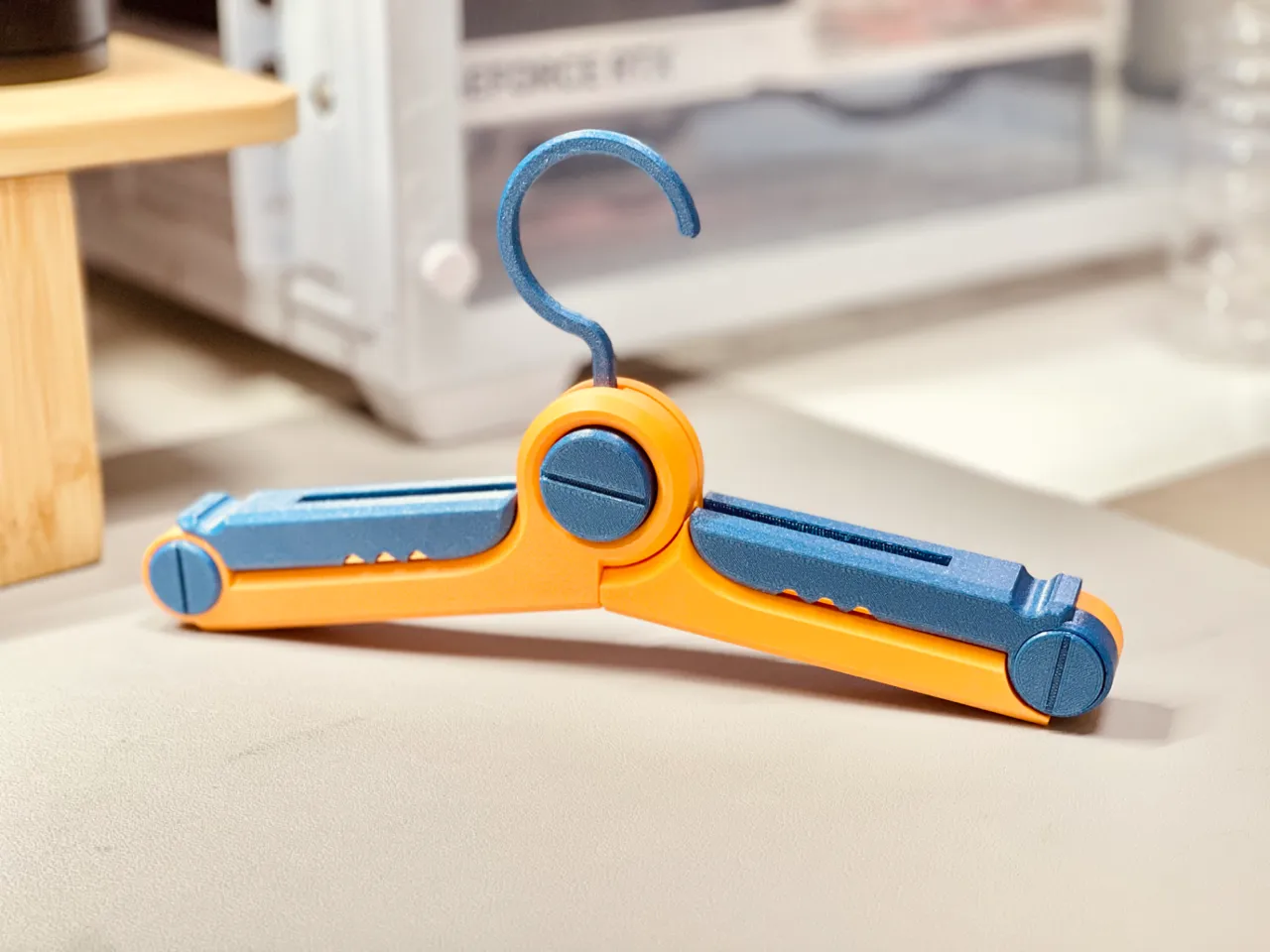 Travel folding clothes hanger view 4