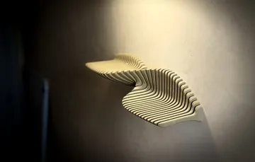Letrero o emblema decorativo: ⏜ Dunetta ⏝ — vista de referencia 3