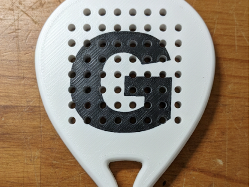 LLavero pala de padel con letra G