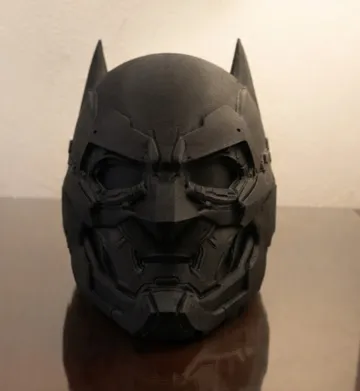 Pieza para disfraz o exhibición: TITAN BATMAN HELMET — vista de referencia 3
