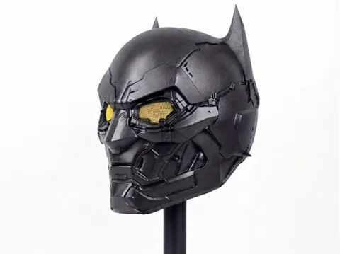 Pieza para disfraz o exhibición: TITAN BATMAN HELMET — referencia de MakerWorld