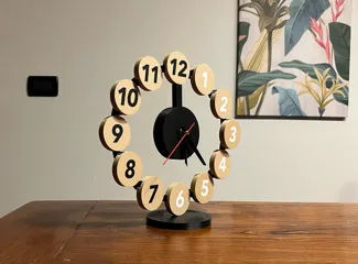 Circular table clock