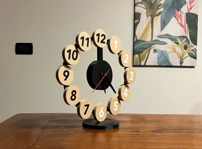 Circular table clock
