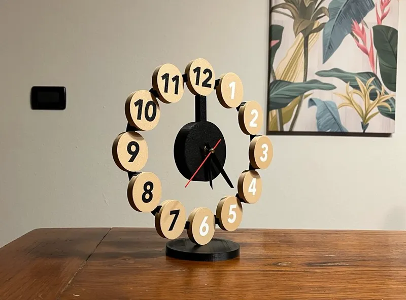 Circular table clock