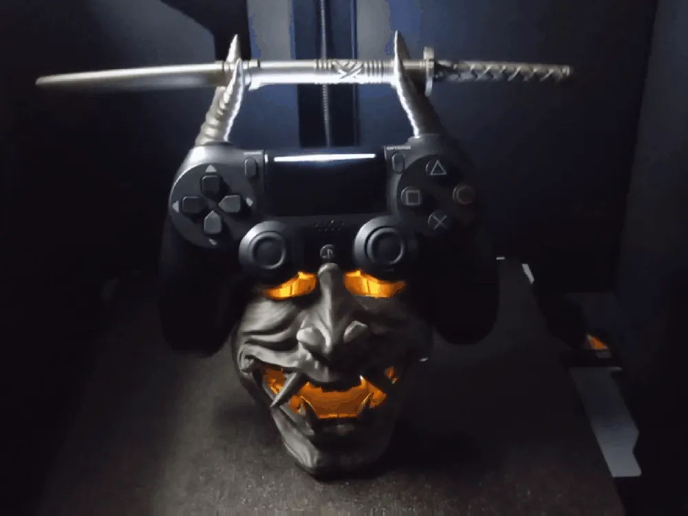 Oni Mask PS4/5 Controller Stand by Antek MakerWorld: Download Free 3D Models - 3D model önizlemesi