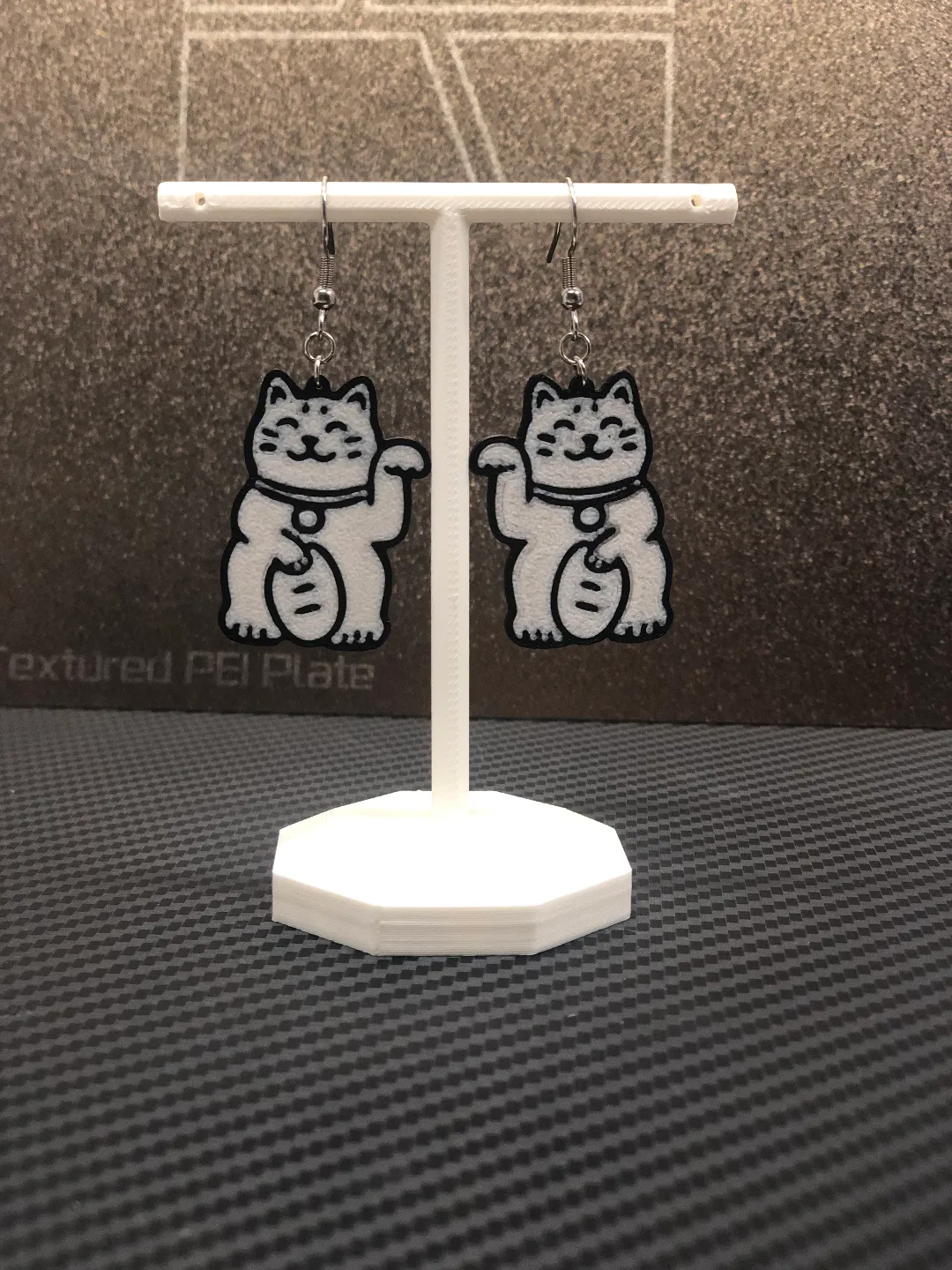 Maneki-neko cat earrings view 2