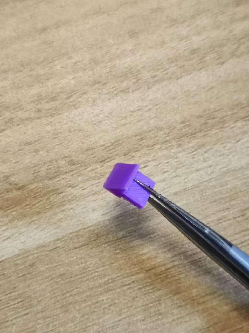 Miniatura 4 do modelo 3D 键盘通用轴体导光柱