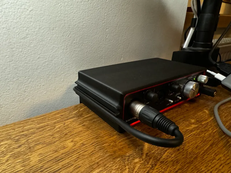 Focusrite Scarlett 2i2 2nd gen table mount
