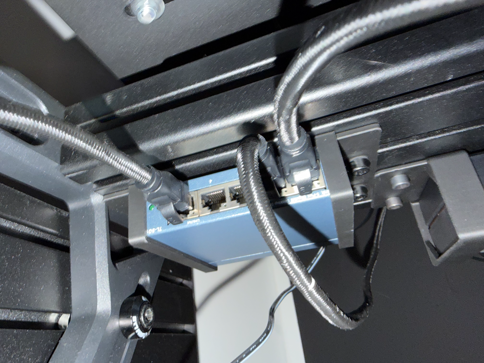 TP-Link SG105 E Netzwerk Switch  Halterung 