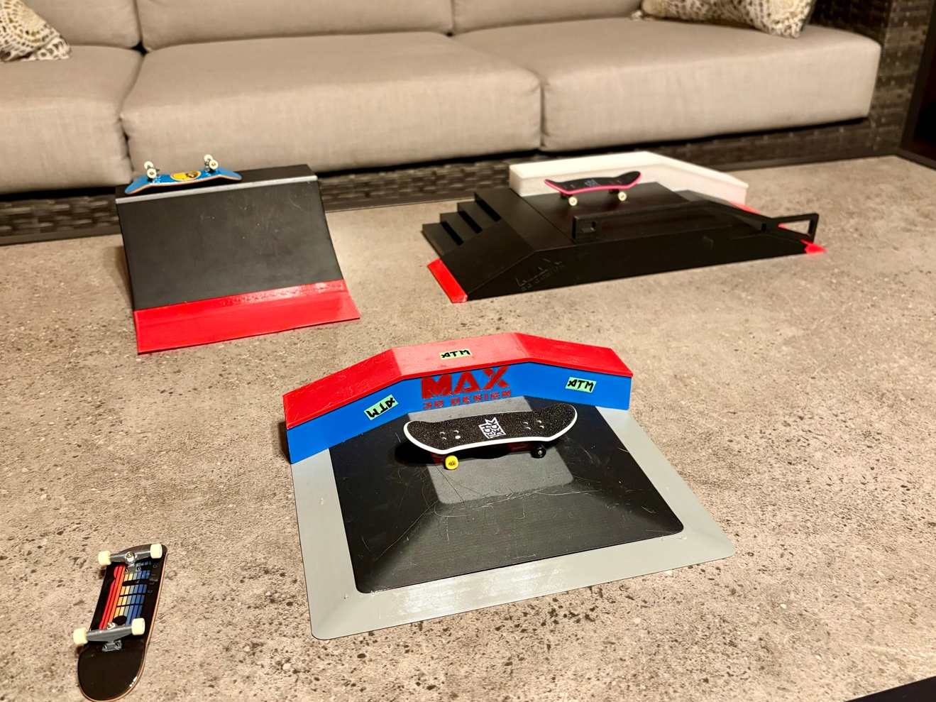 Hubba-Style Fingerboard Obstacle with TPU Edge