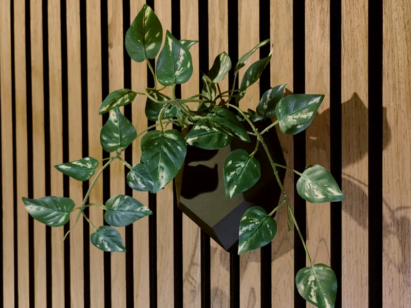Acoustic wall pot for plastic flowers