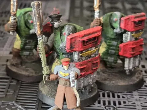 Modelo para impresión 3D: HD Moose Men with Sleds — referencia de MakerWorld