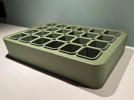 Plateau de semis 24 pots avec couvercle