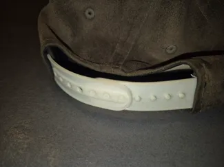 Attache casquette