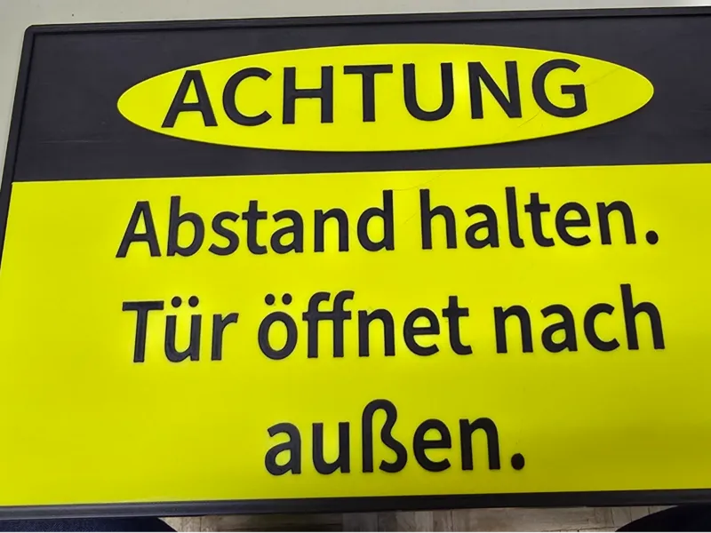 Warnschild Abstand halten