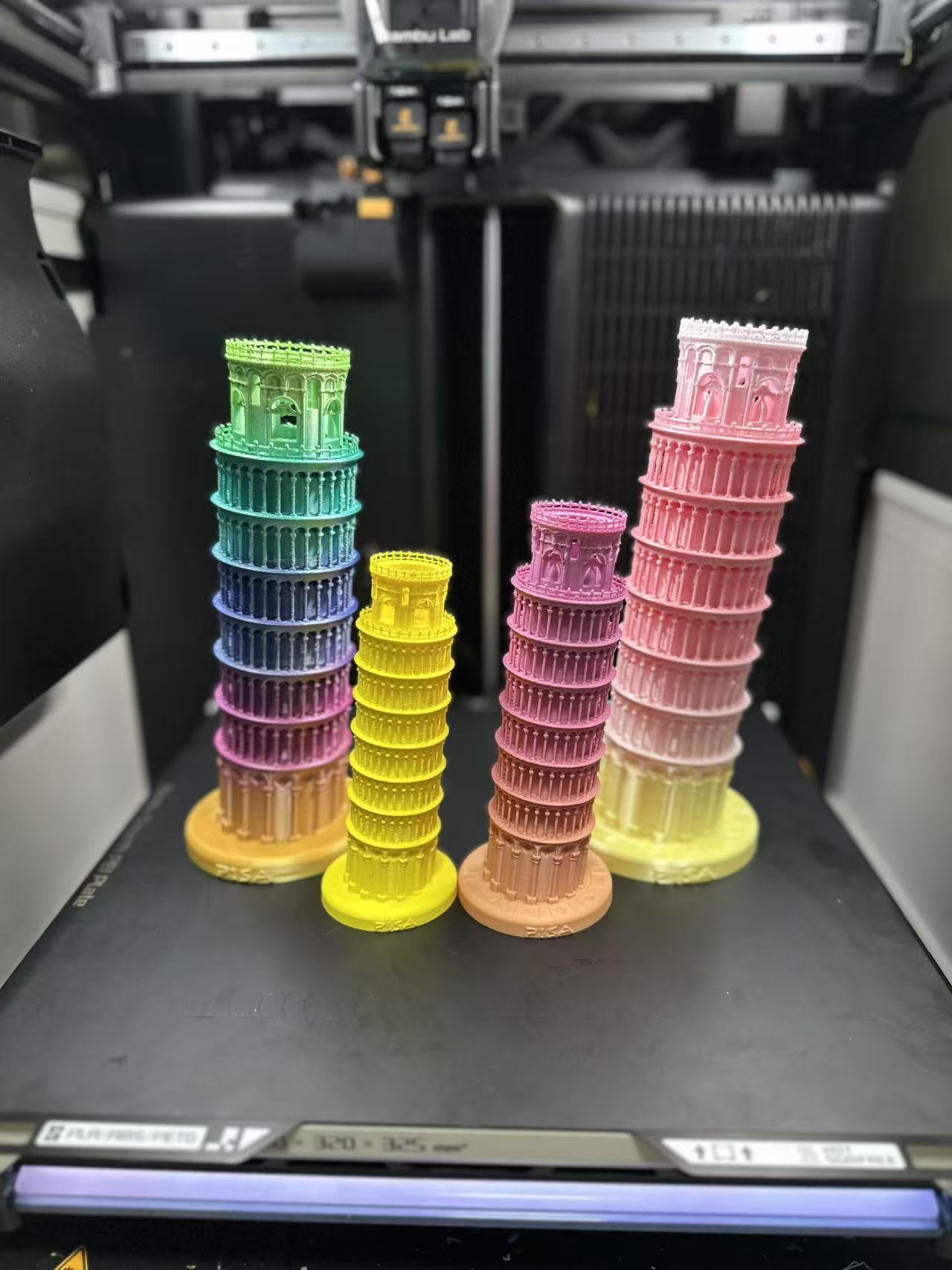 Miniatura 1 do modelo 3D 比萨斜塔和笔筒、意大利PISA（一体无支撑）