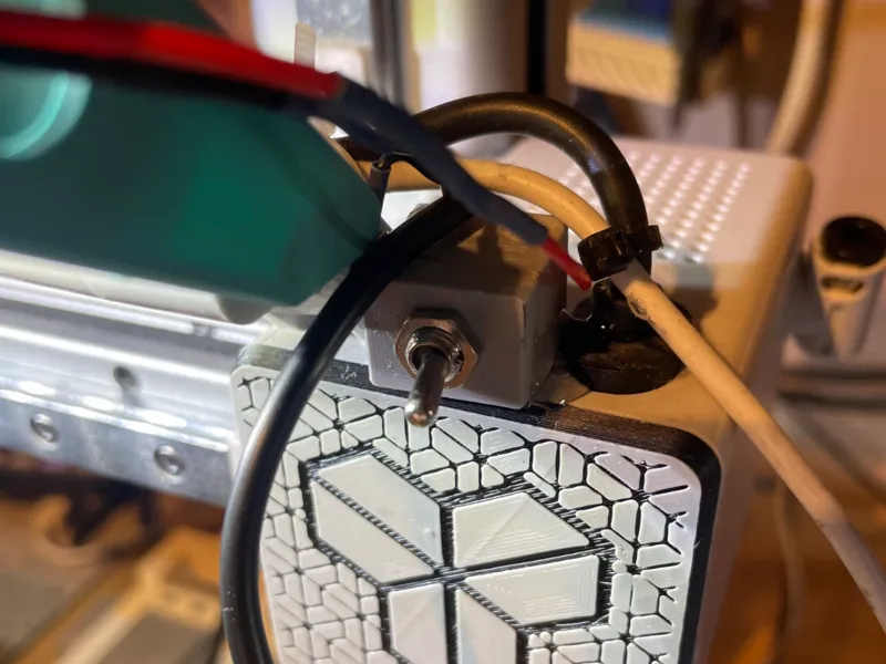 Gehäuse für 3 poligen Kippschalter rocket switch