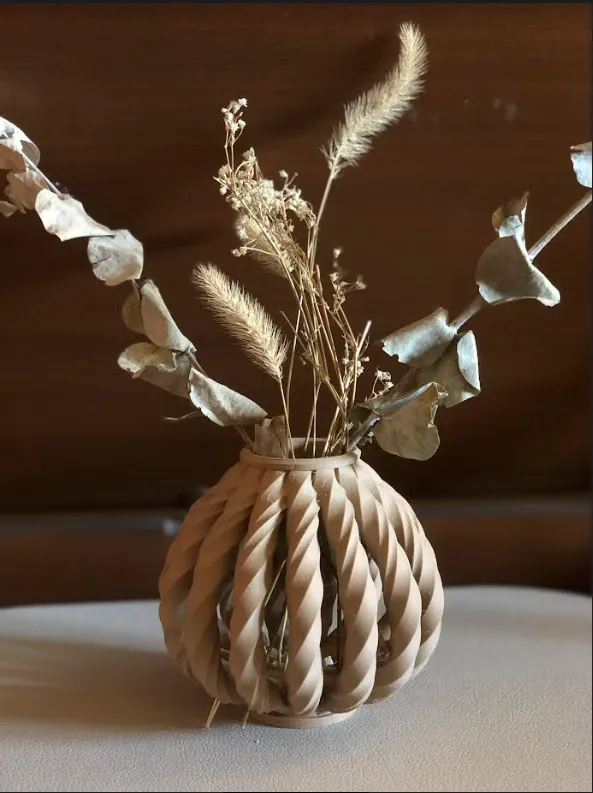 Vase torsadé ouvert