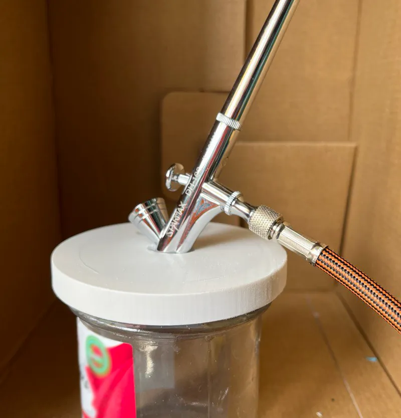 Airbrush cleaning pot