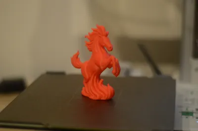 Ornamento da collezione decorativo con statuetta decorativa a forma di cavallo fiammeggiante - Design speciale fatto a mano