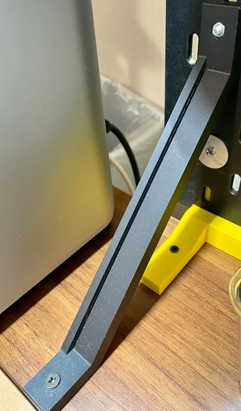 Skadis corner reinforcement