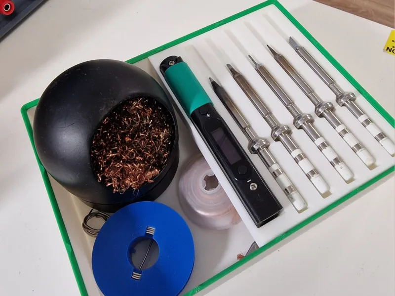 Pinecil Gridfinity Holder with storage space