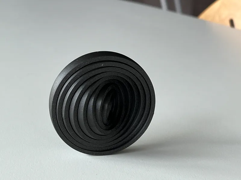 9 Rings Concentric fidged, slim, no middle.