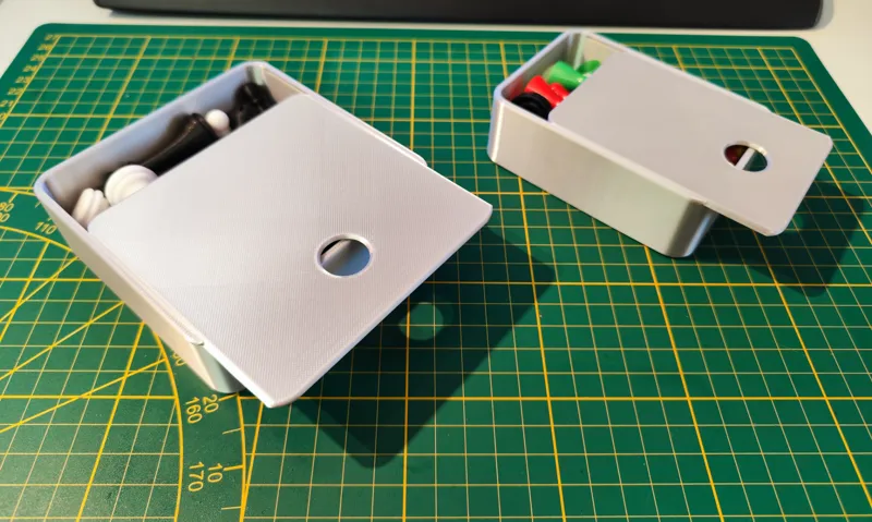 Sliding lid box