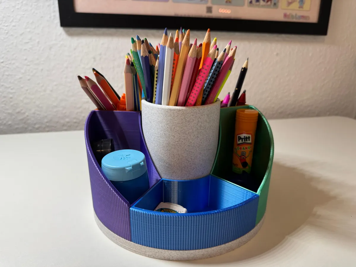 Twist 'n' Tidy: 360° Bureau Organizer