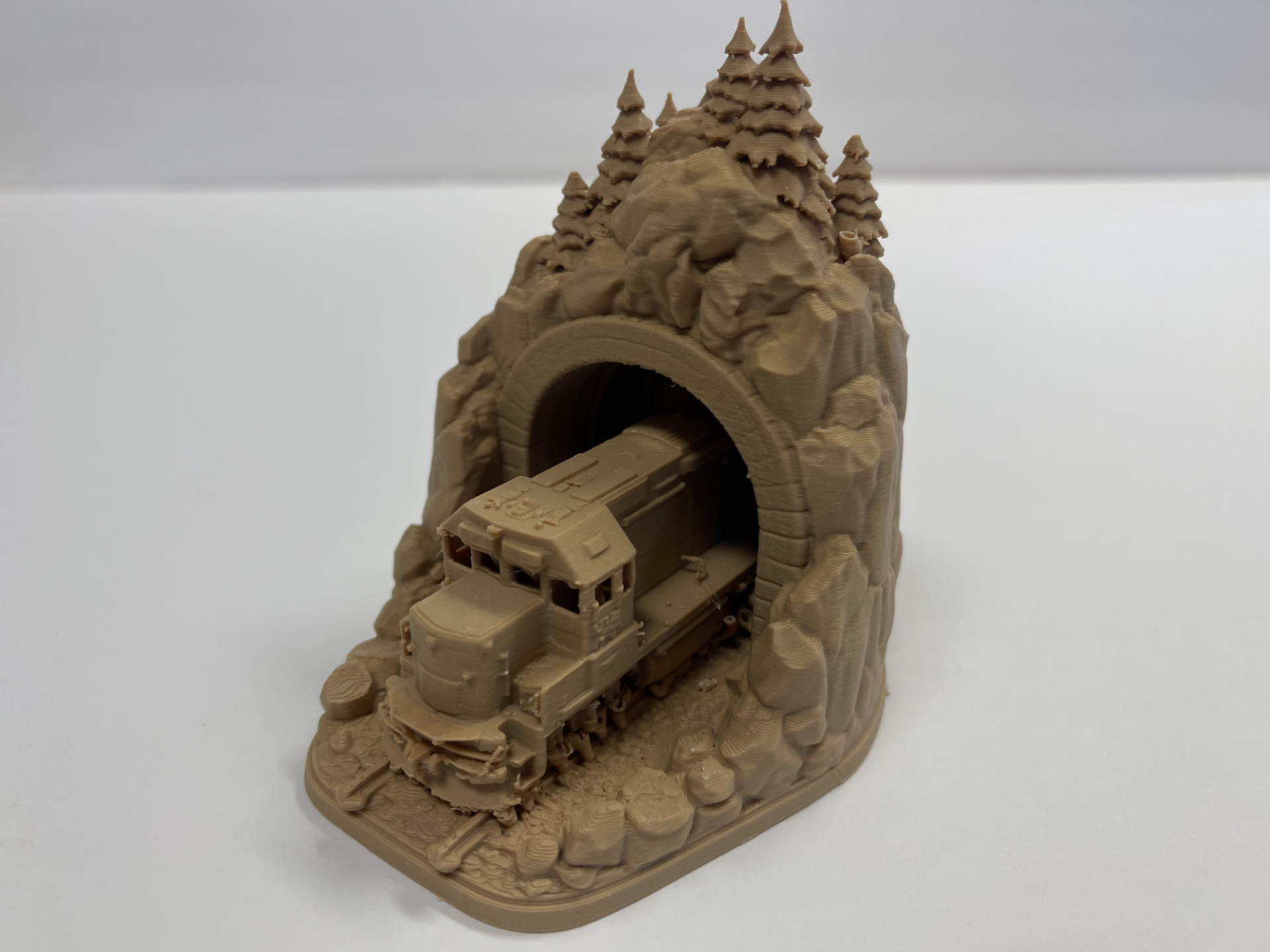 Train Tunnel GP40 Engine