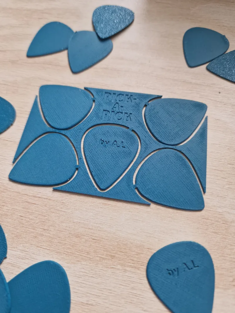 Pick-a-Pick // spare guitar pics to your wallet