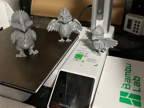 Famille d'aigles miniatures